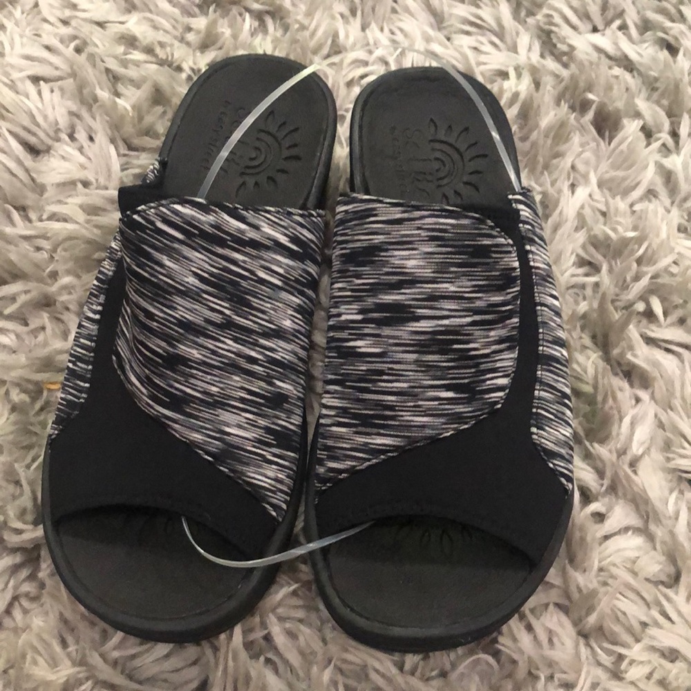 Solite by Easy Street Wedge Sandal Black and white Women's Size 6.5